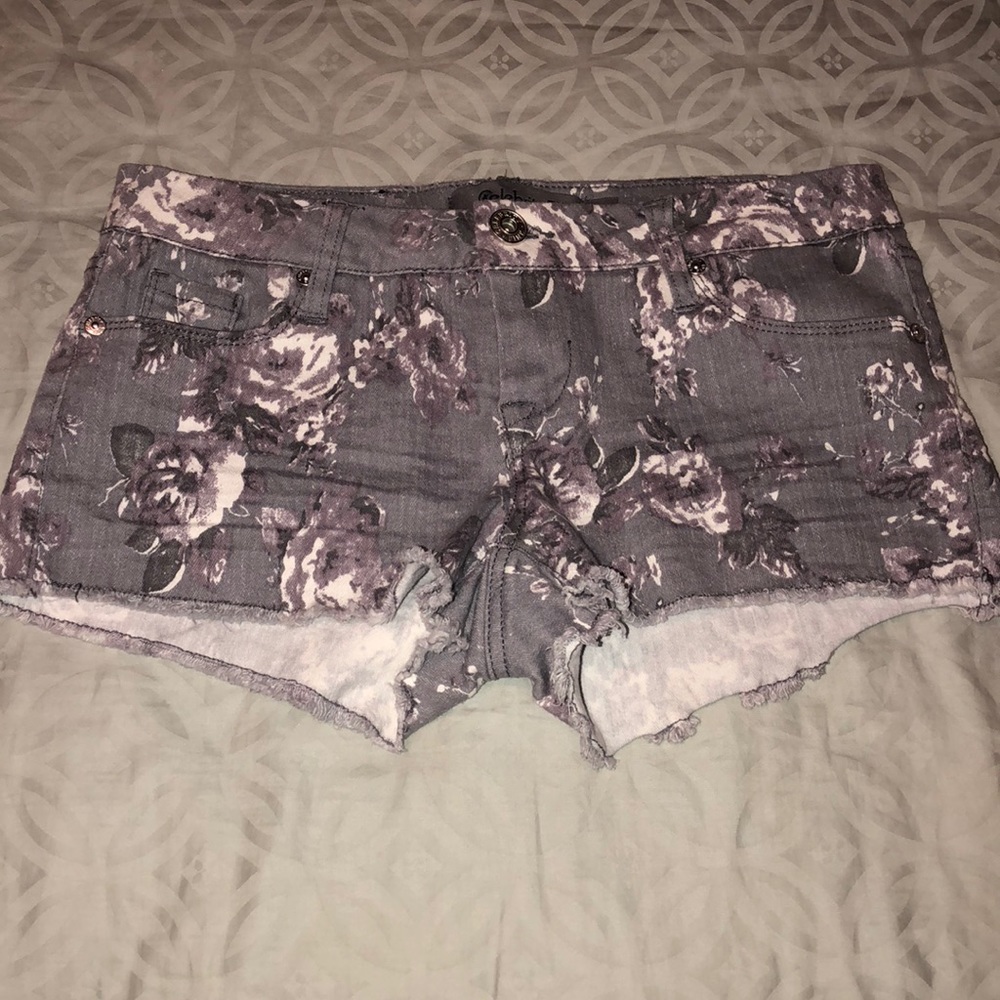 Flowery gray jean shorts